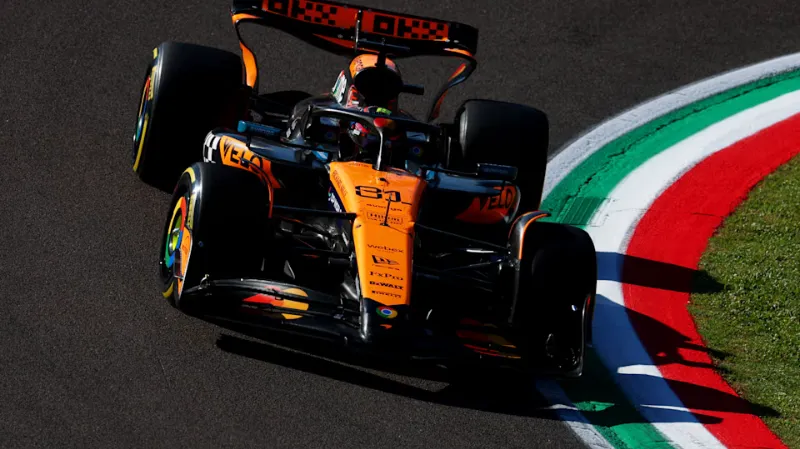 Вторая тренировка: Пиастри вновь возглавил дубль McLaren в Имоле, сессия прерывалась красными флагами из-за Хаджара.