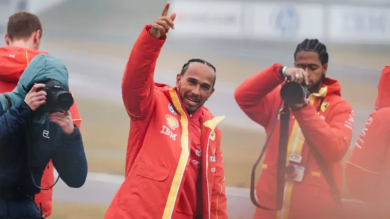 Гюнтер Штайнер считает, что «медовый месяц» Льюиса Хэмилтона с Ferrari продлится всего полгода, прежде чем СМИ начнут критиковать его.